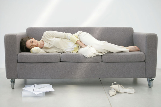 22种睡眠方式会加速女人衰老 家具选择也关键